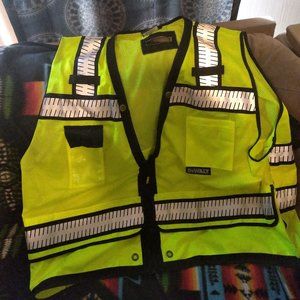 Dewalt Class 2 work vest 5x